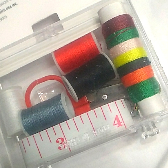 Mini Sewing Kit, perfect for travel - Picture 3 of 4